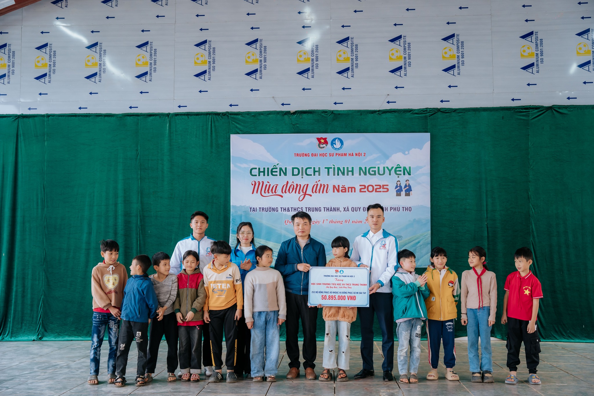 Chương trình tình nguyện “Mùa đông ấm” năm 2025 của tuổi trẻ Trường Đại học Sư phạm Hà Nội 2 tại tỉnh Phú Thọ