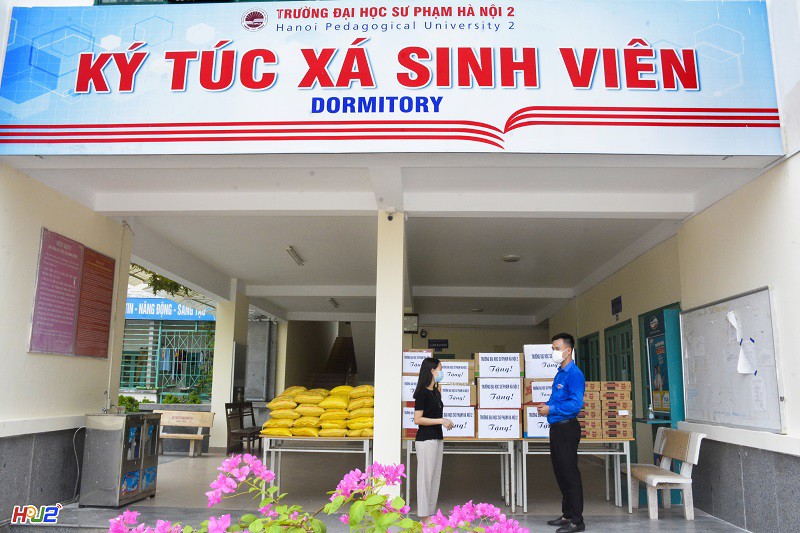 Hỗ trợ sinh viên ở Ký túc xá vượt qua khó khăn đại dịch Covid-19