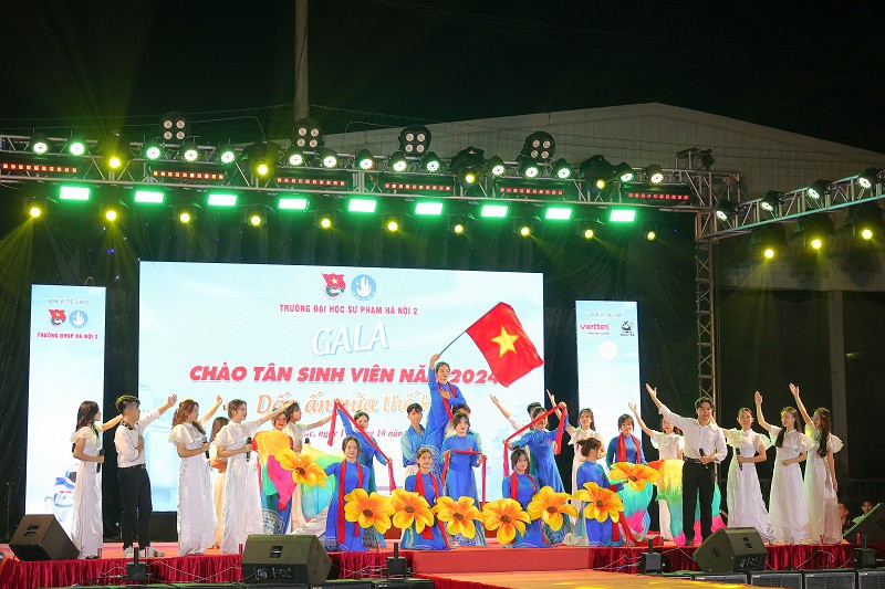 Gala Chào tân sinh viên năm 2024 với chủ đề “Dấu ấn nửa thế kỷ”