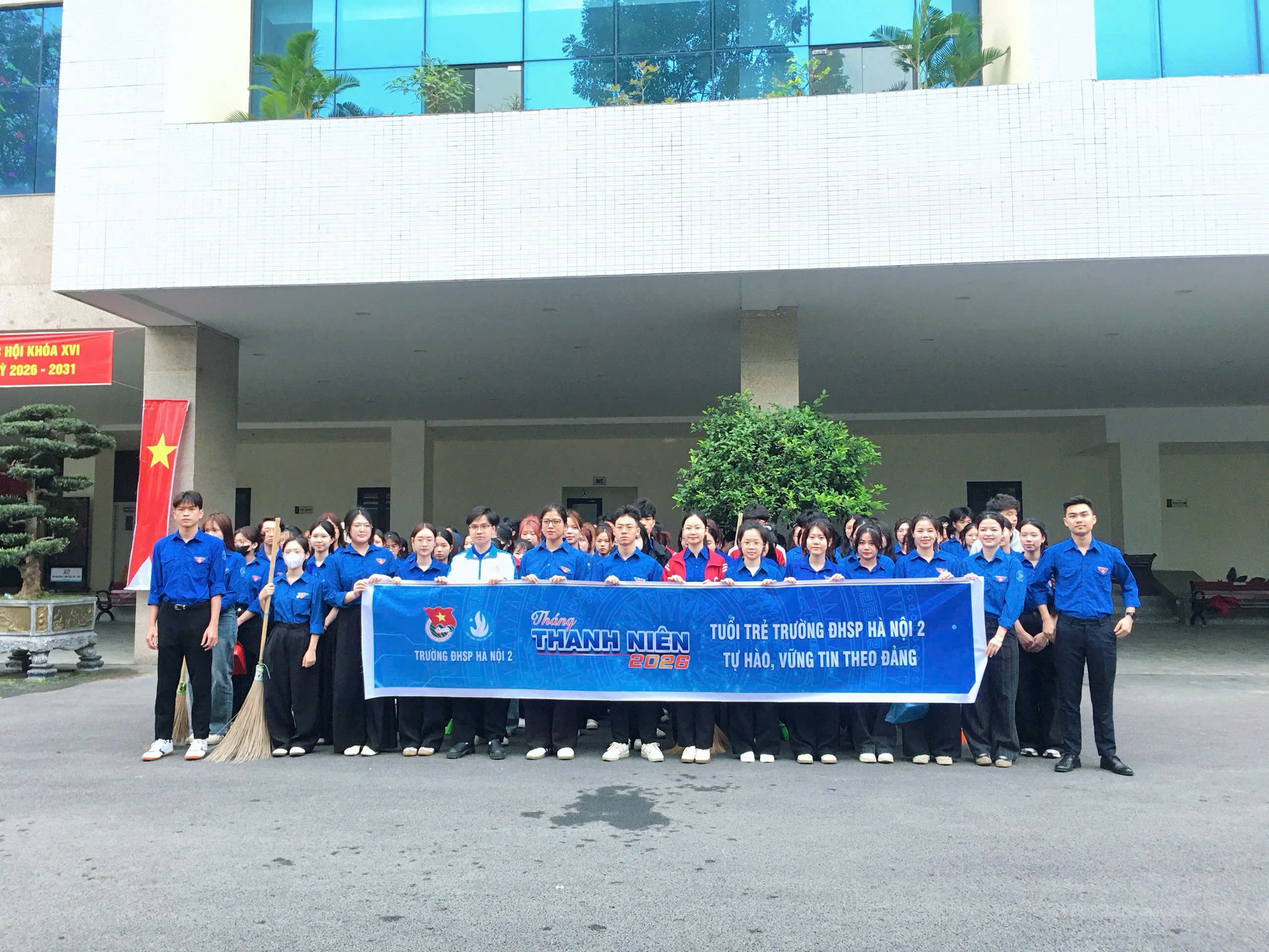 Sinh viên Trường ĐHSP Hà Nội 2 hưởng ứng ra quân “Ngày Đoàn viên” và “Ngày Chủ nhật xanh” năm 2026