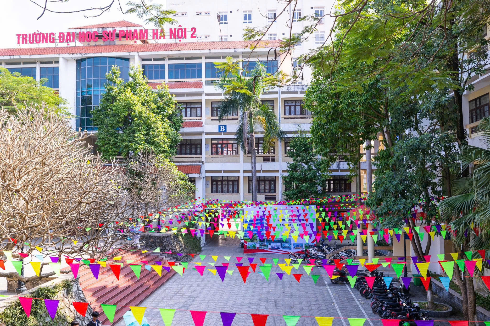 Không khí rực rỡ chào mừng kỷ niệm 58 năm thành lập Trường Đại học Sư phạm Hà Nội 2 (1967 - 2025) và 50 năm đào tạo tại Xuân Hòa (1975 - 2025) 