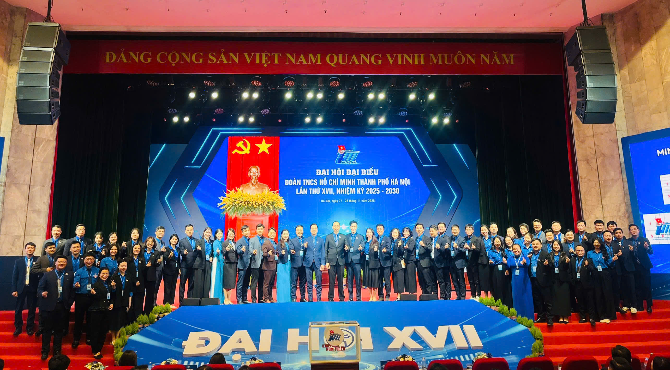 CHÚC MỪNG ĐỒNG CHÍ VŨ HỒNG PHÚC - BÍ THƯ ĐOÀN TRƯỜNG ĐẠI HỌC SƯ PHẠM HÀ NỘI 2 TÁI ĐẮC CỬ ỦY VIÊN BCH ĐOÀN TNCS HỒ CHÍ MINH THÀNH PHỐ HÀ NỘI KHÓA XVII